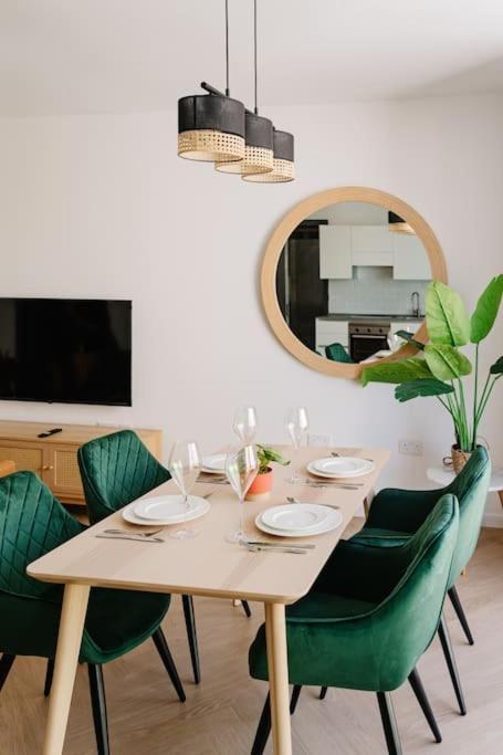 Mainstreet Designer 12 With Shared Rooftop Pool And Bbq Apartment