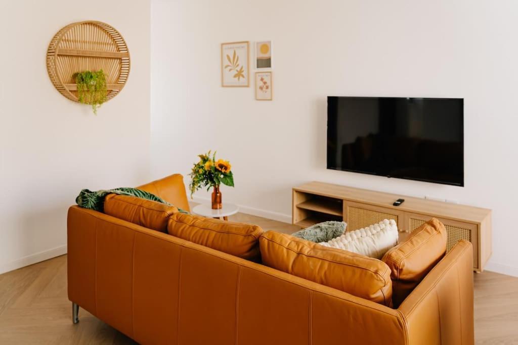 Mainstreet Designer 12 With Shared Rooftop Pool And Bbq Apartment
