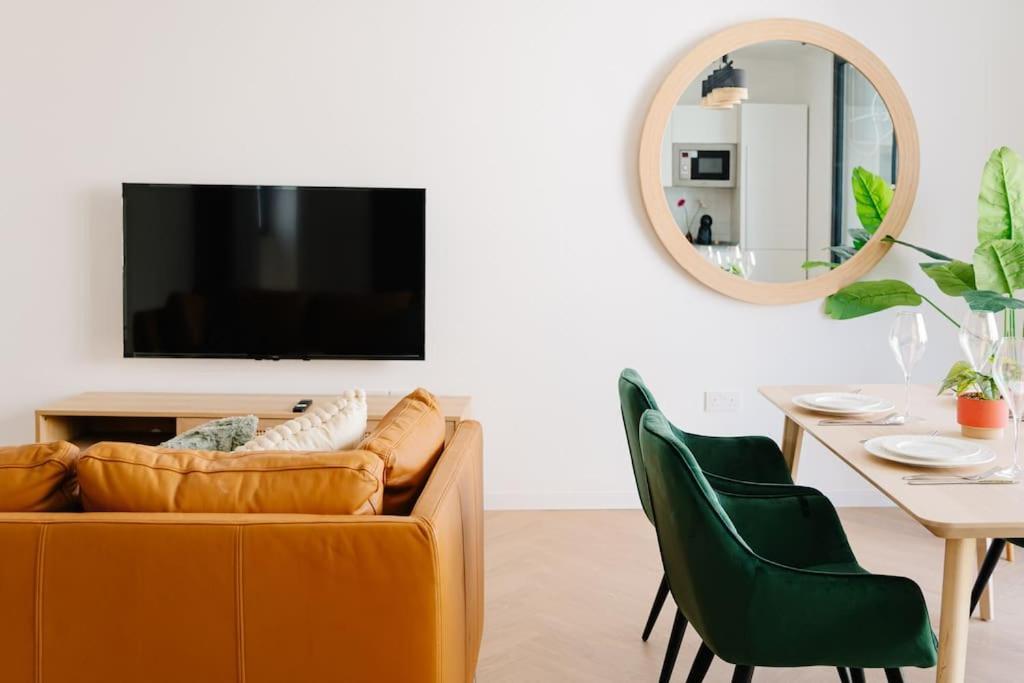 Mainstreet Designer 12 With Shared Rooftop Pool And Bbq Apartment