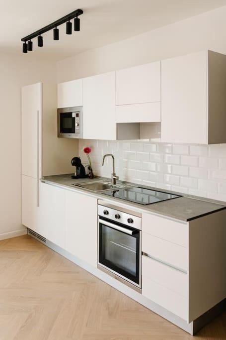 Mainstreet Designer 12 With Shared Rooftop Pool And Bbq *