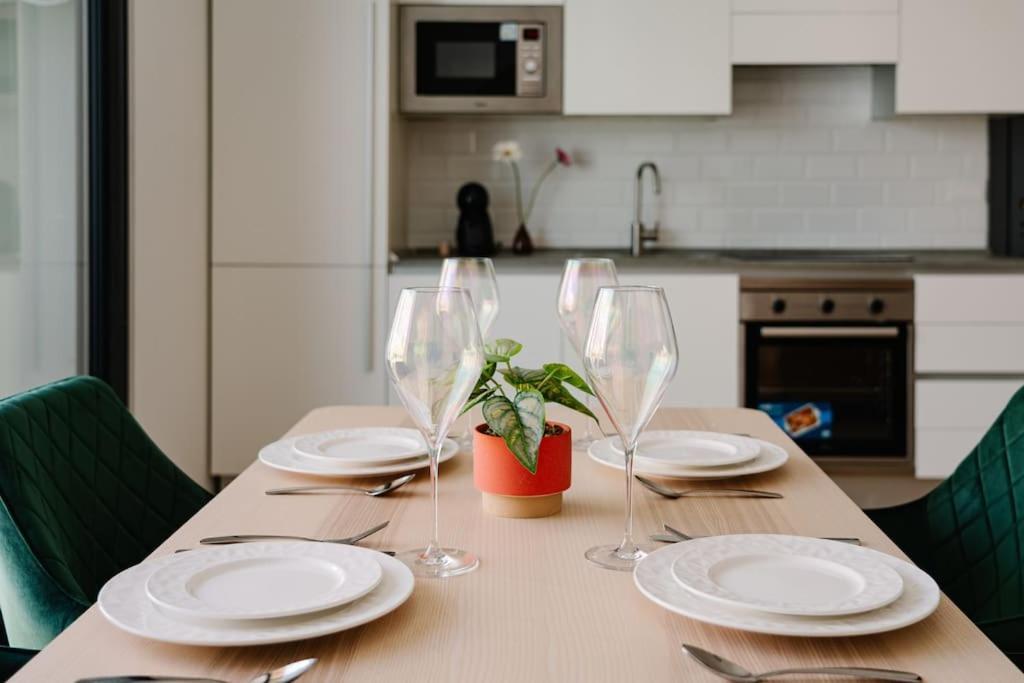 Apartment Mainstreet Designer 12 With Shared Rooftop Pool And Bbq