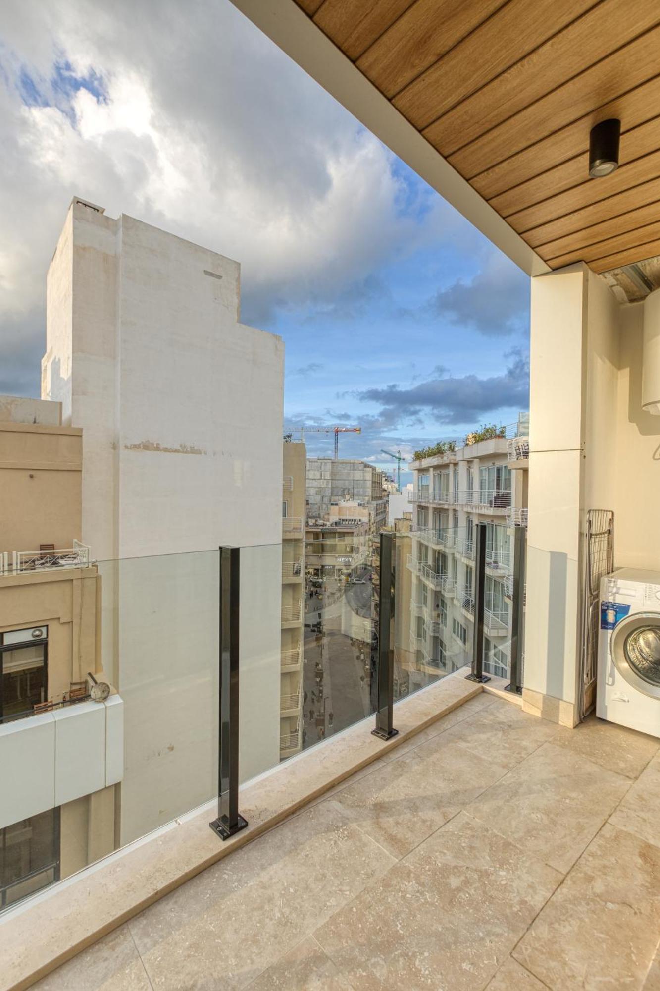 Mainstreet Designer 12 With Shared Rooftop Pool And Bbq